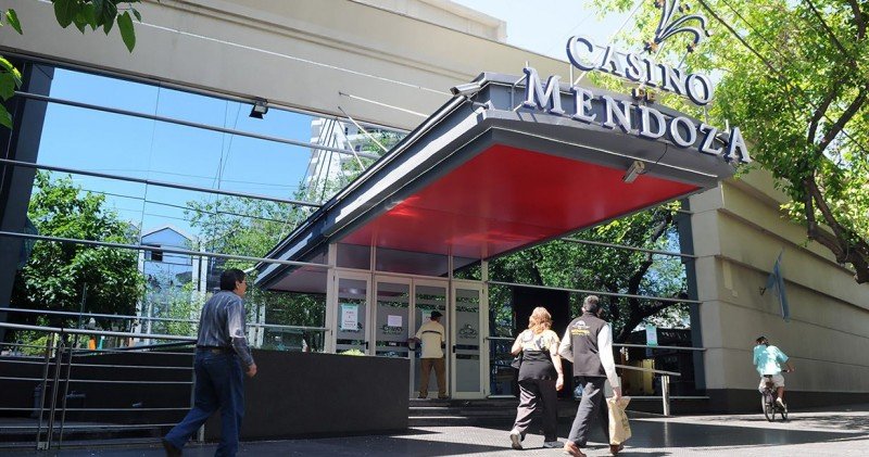 Argentina: cuatro empresas compiten por la explotación de tragamonedas en el Casino de Mendoza