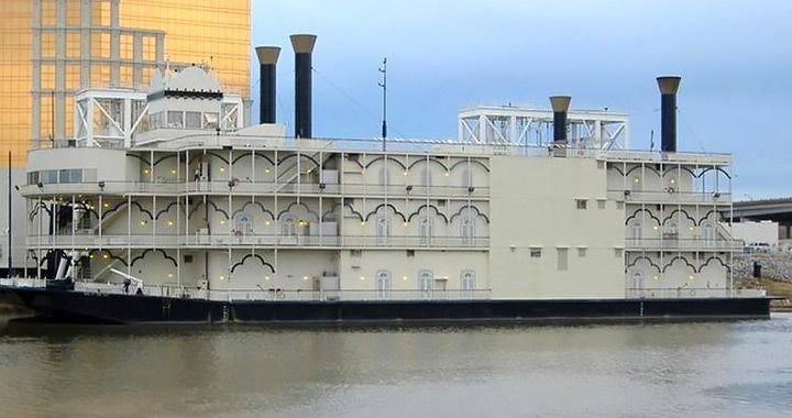 Louisiana could allow more gamblers on riverboat casinos