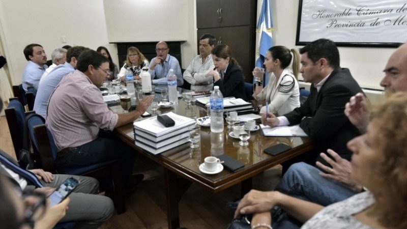 Argentina: la titular del IPJyC de Mendoza respondió acusaciones en la Legislatura