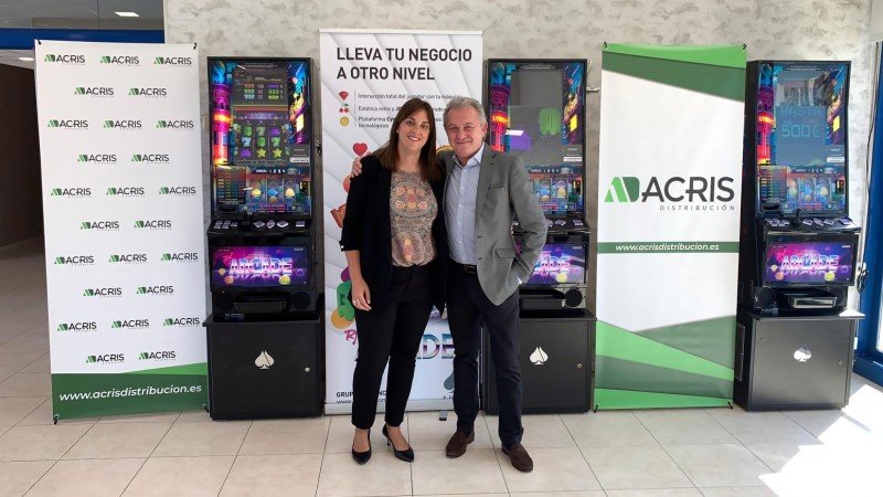 R. Franco y Grupo Acrismatic presentaron "RF Arcade"
