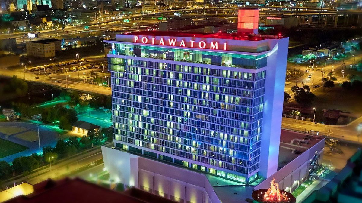 Milwaukee Brewers - Lucky fans at Potawatomi Hotel & Casino got a