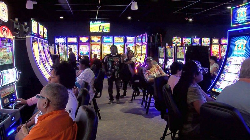 Arkansas: Commission approves multi-state slot machine jackpot games; Saracen Casino to contract with IGT