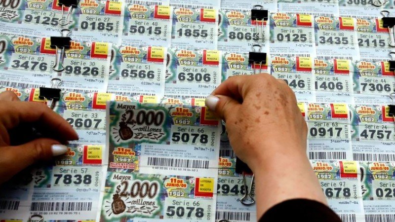 Lotería de Bogotá entregó más de 2.500 cajas de ayuda a vendedores de billetes