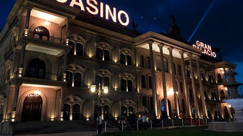 México: suspenden casinos en Monterrey por permitir fumar