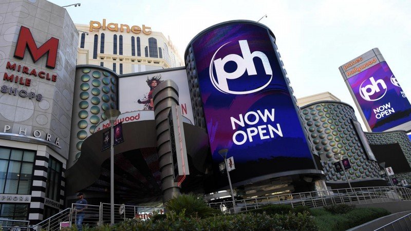 Planet Hollywood and LINQ resume operations seven days a week