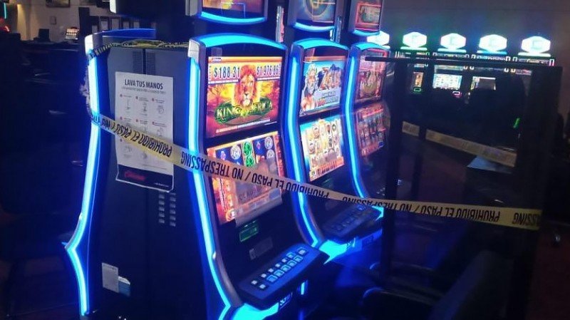 Grupo Caliente: clausuran máquinas de dos casinos por deuda millonaria