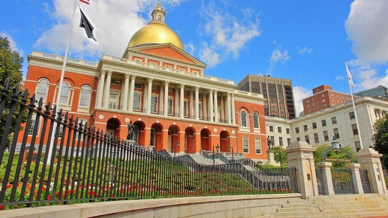 Massachusetts lawmakers begin work on speedy compromise sports betting bill amid ongoing differences