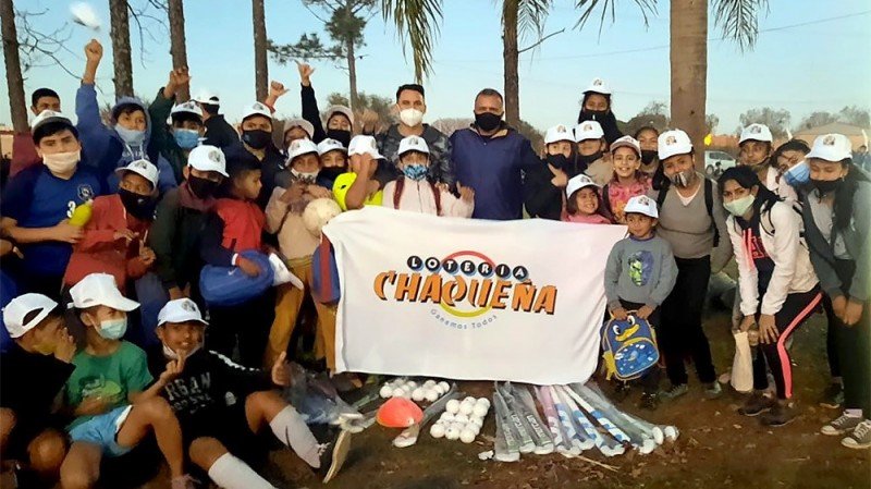 Argentina: la Lotería Chaqueña donó equipamiento deportivo a la Fundación Gastón