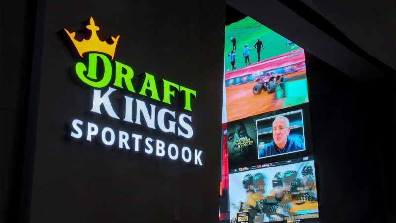 DraftKings surpasses FanDuel and claims market share lead in the US online gaming market, according to analyst