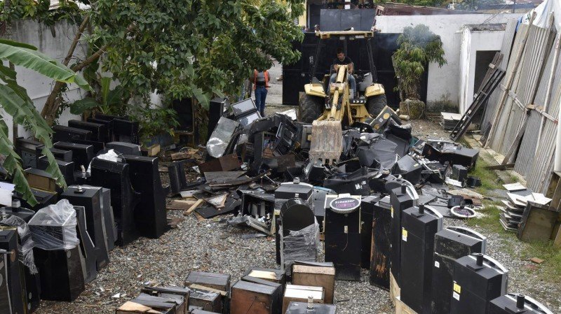 Destruyen más de 4.400 máquinas de juego en República Dominicana