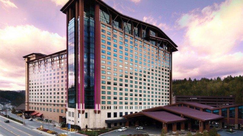 North Carolina: Cherokees debate housing plan to bring foreign casino workers amid labor shortage