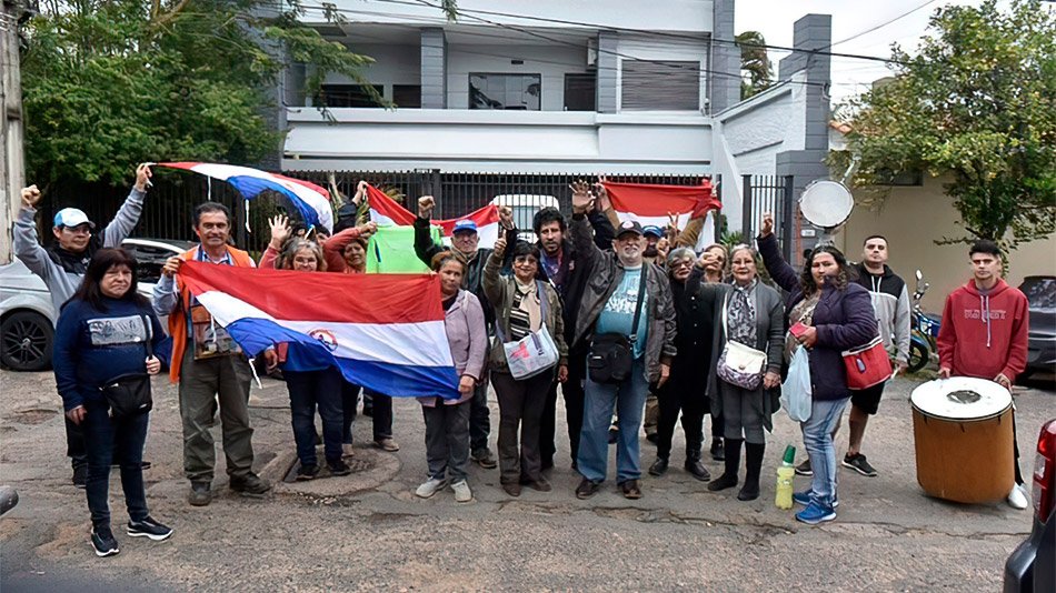 Paraguay: Quinieleros se manifestaron frente a la Conajzar por los despidos masivos