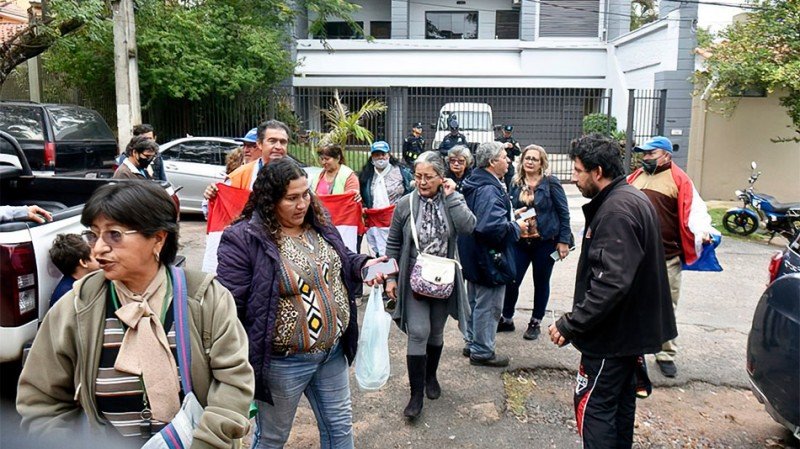 Paraguay: Quinieleros protestaron ante la Fiscalía para que avance la causa contra la empresa TDP