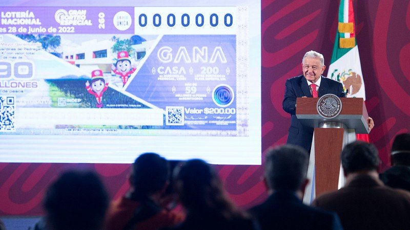 El presidente de México promocionó un sorteo especial de la Lotería que rifará una mansión como premio mayor