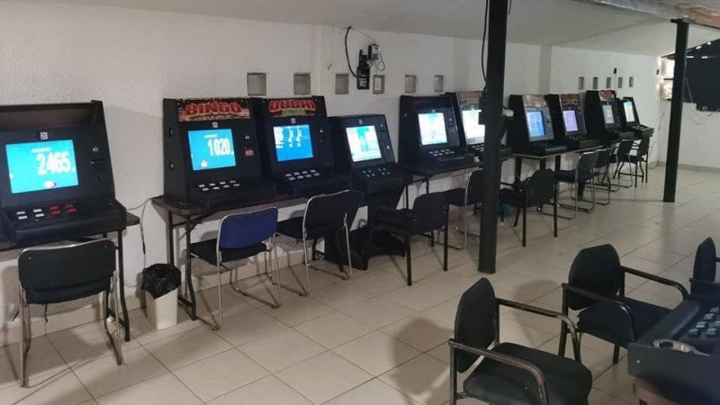 Bolivia: Decomisan 43 máquinas en una casa de juego ilegal en Santa Cruz 
