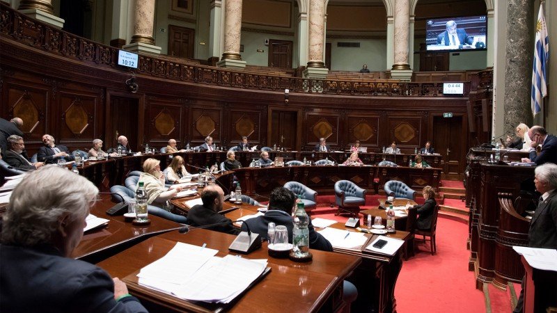 Uruguay's Senate approves bill to regulate online gambling