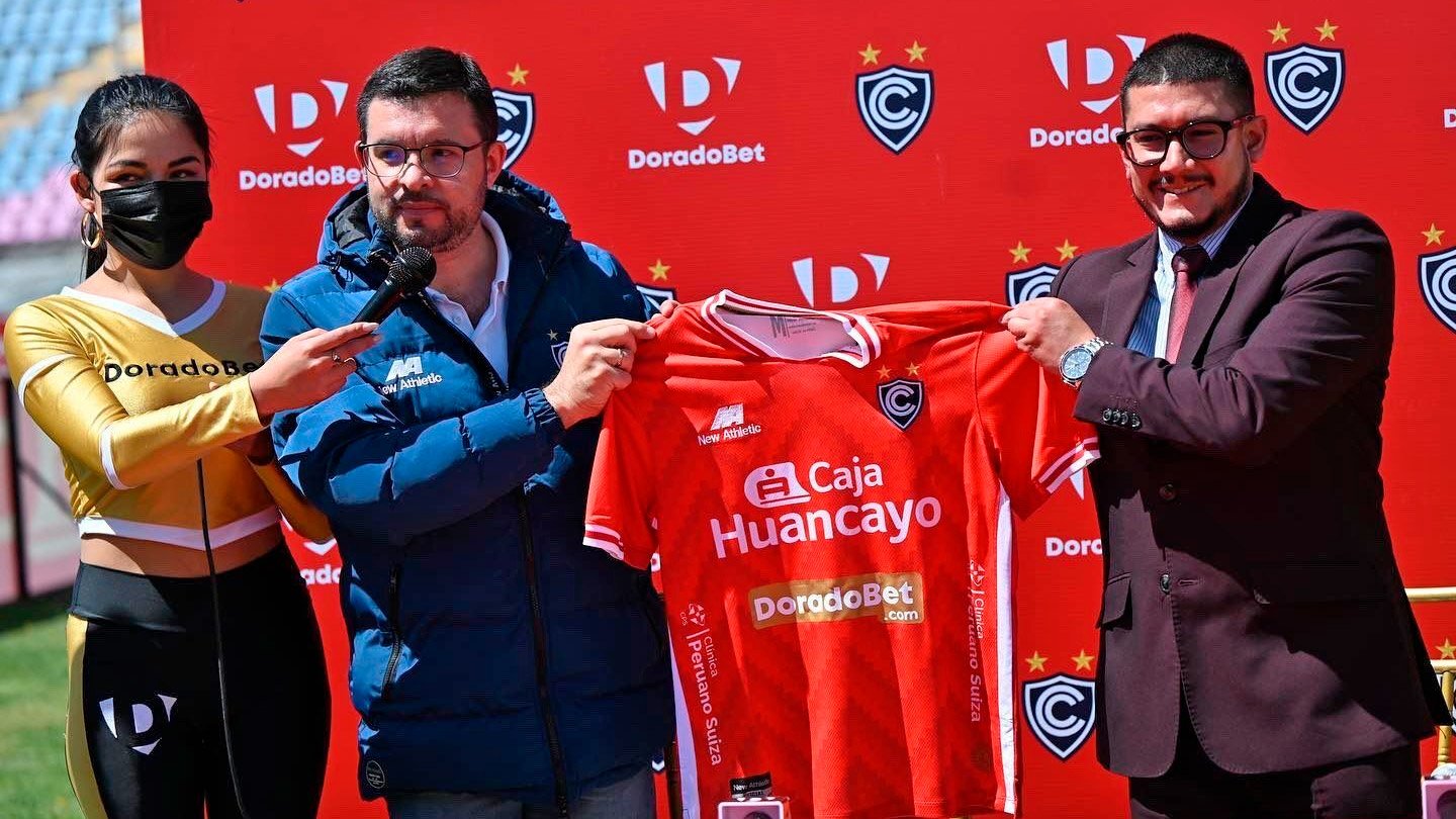 DoradoBet renovó por tres años su acuerdo por patrocinio con el club Cienciano del Perú
