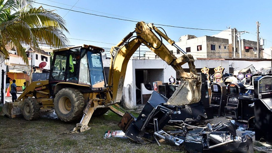 República Dominicana: Hacienda destruyó 2.338 equipos ilegales de apuestas