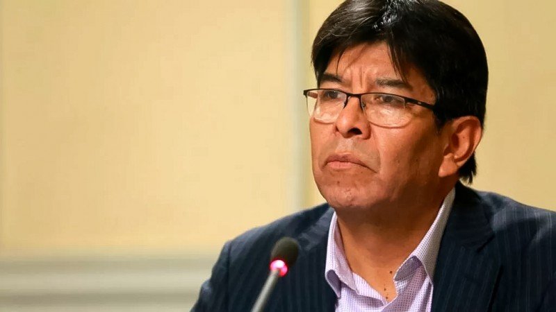El senador Esteban Velásquez pidió erradicar los minicasinos de todos los municipios de Chile 