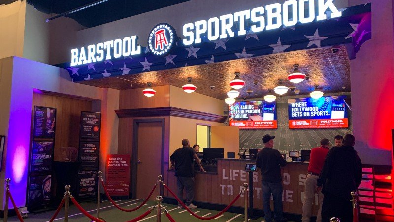 Ohio's Hollywood Gaming at Dayton Raceway opens new Barstool Sportsbook