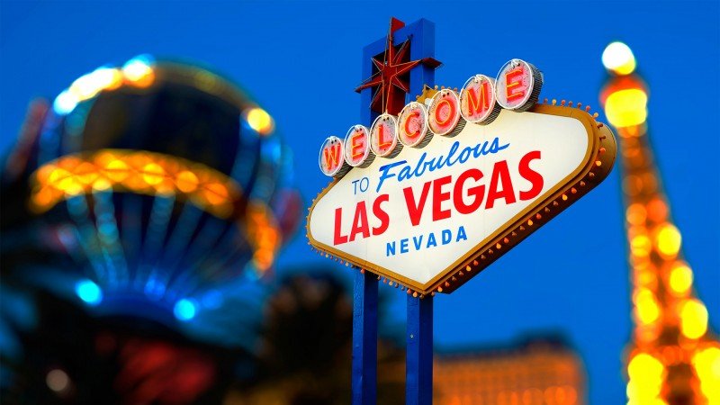 Las Vegas bans sidewalk vendors near major attractions, resorts