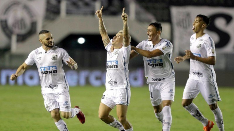 Brazilian football team Santos FC names online sports betting operator Blaze as new main sponsor