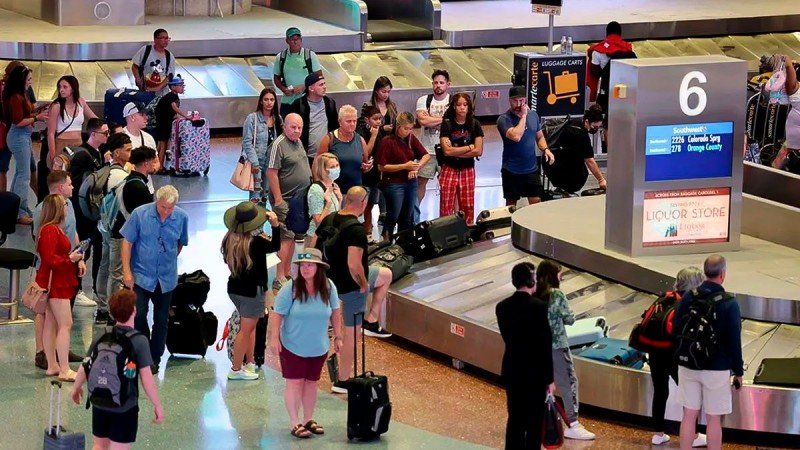 Las Vegas airport smashes annual passenger record in 2023 at 52.8M travelers