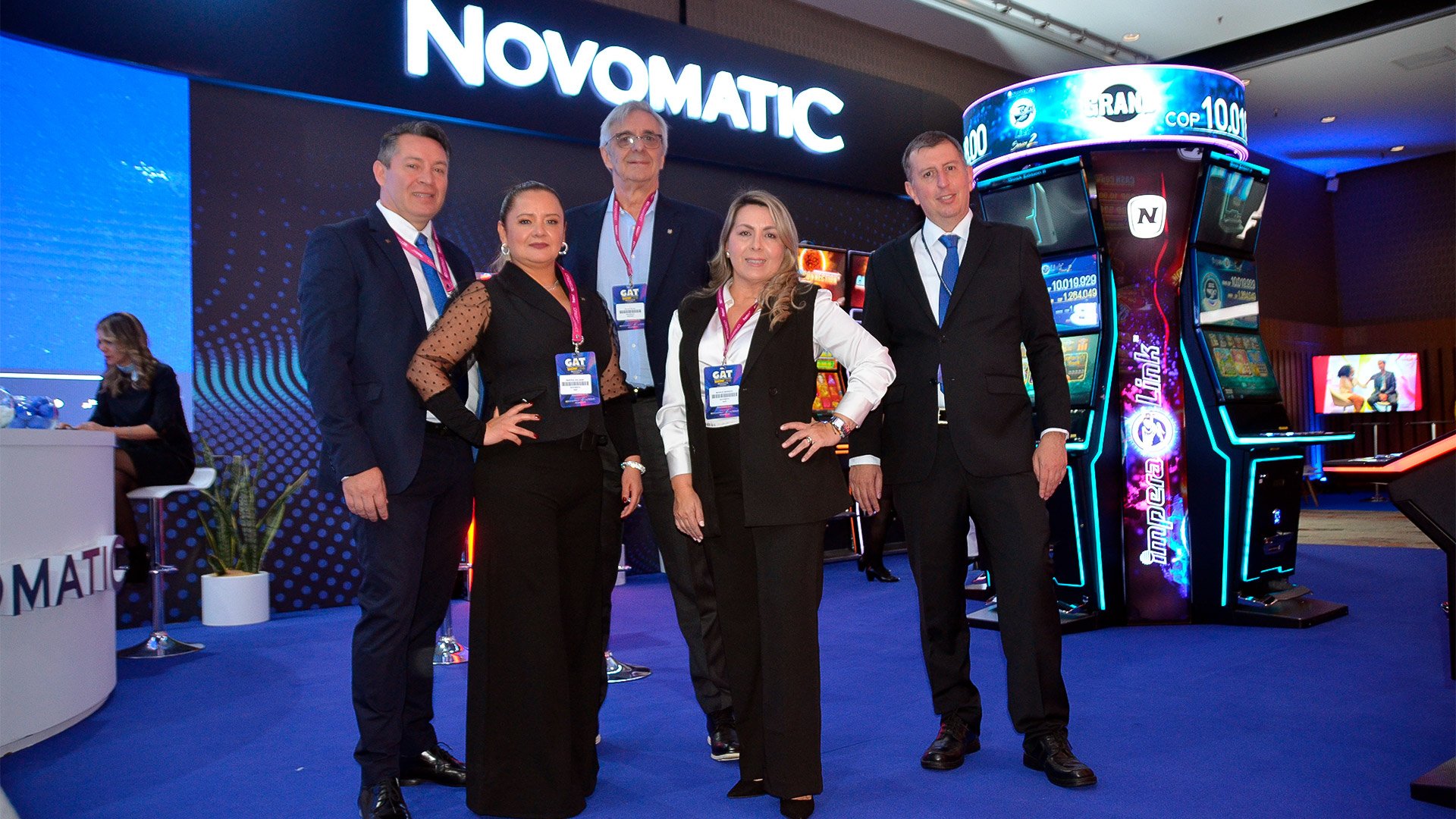 Novomatic llevó sus gabinetes BLACK EDITION II y sus Jackpots Linkeados con Signs 100% circulares a GAT Showcase Bogotá
