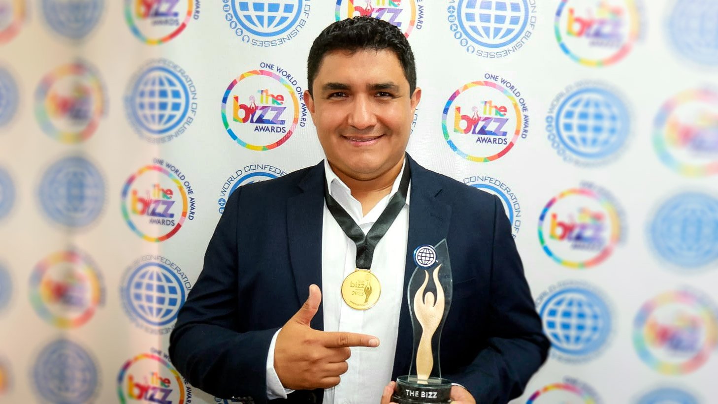 Renzo Escalante recibió el premio The Bizz Award 2023 en la categoría “Dinámicas de promoción en los juegos de azar”