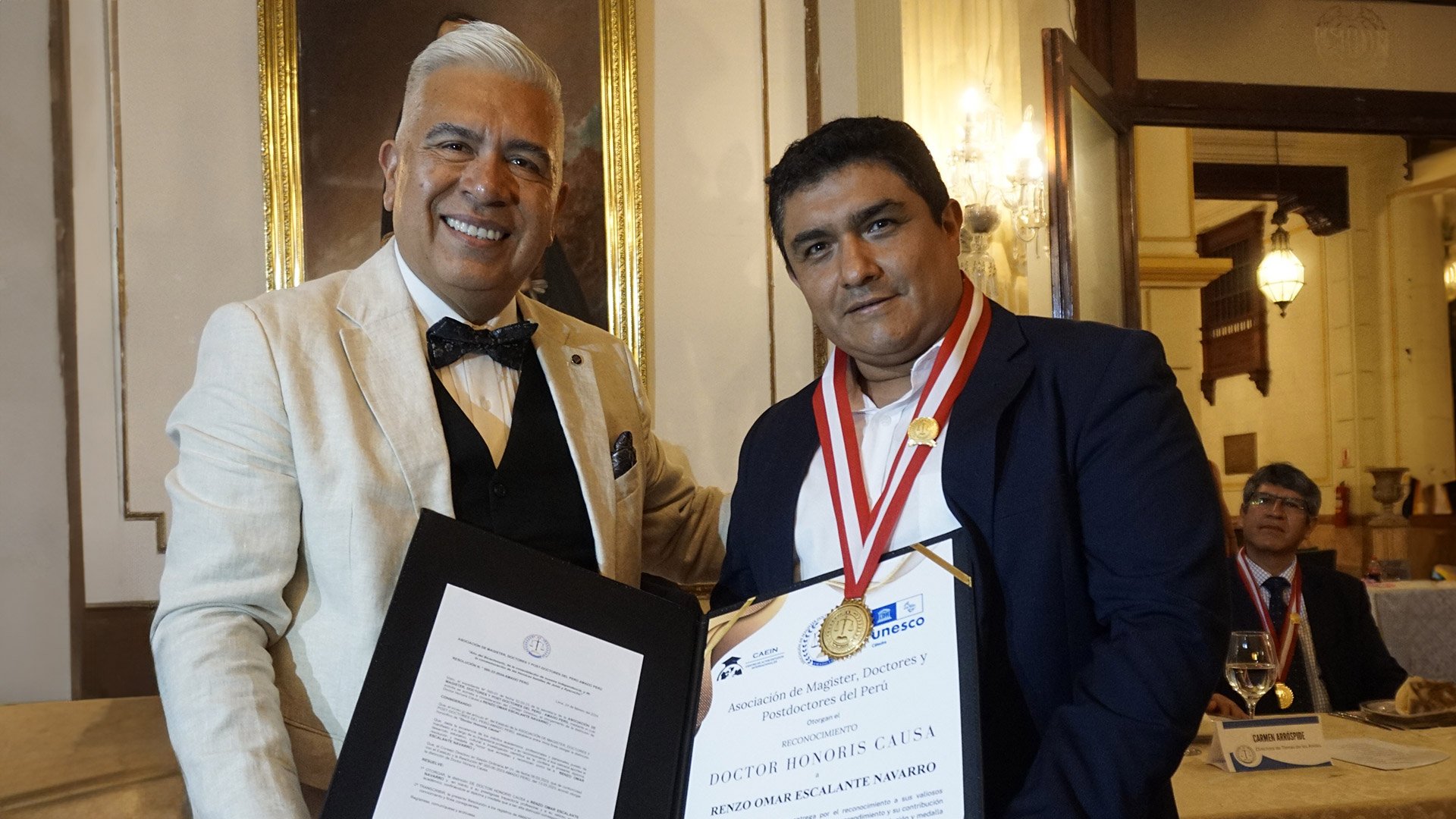 Renzo Escalante se convirtió en el primer doctor honoris causa latinoamericano del sector
