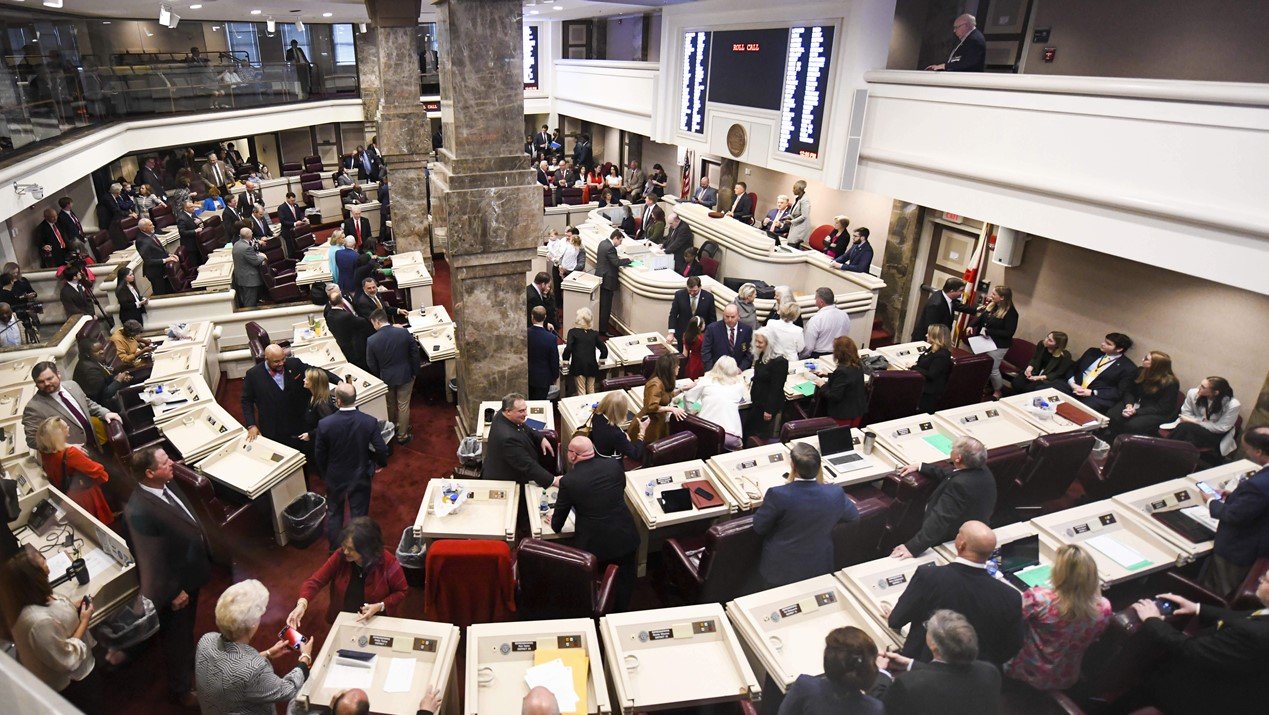Alabama Senate falls short by one vote in passing gambling legislation, bills remain on table this session