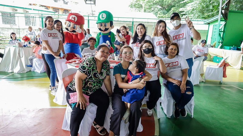 La Fundación FBM donó materiales médicos y alimentos a personas que luchan contra el cáncer