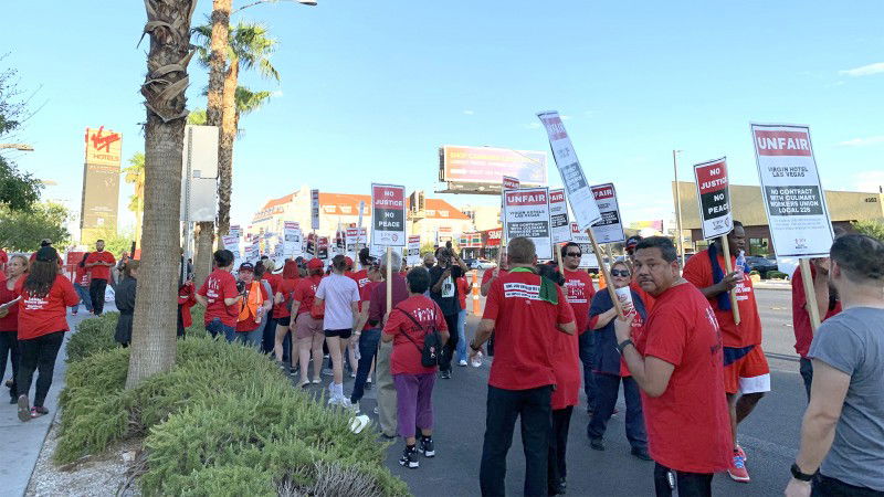 Los trabajadores de Virgin Hotels continúan con su huelga en Las Vegas 