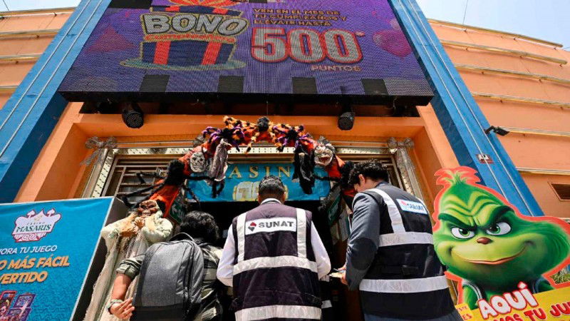 Perú: Realizan operativo contra 36 salas de casinos y tragamonedas por deudas que superan los USD 6,9 millones