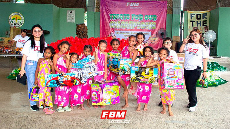 La Fundación FBM realiza una donación a niños indígenas de Subic en Filipinas