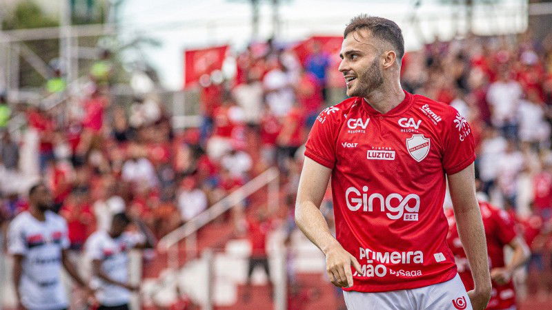 Campanha da GingaBet com o Vila Nova bate meta e clube volta a jogar de vermelho